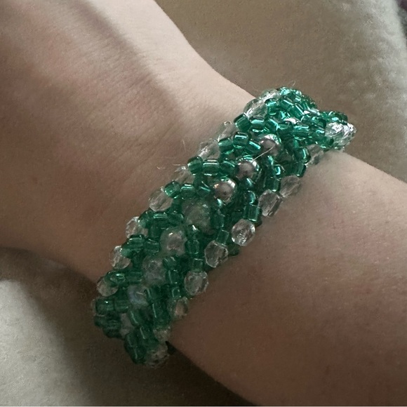 Green and Silver Seed Bead Bracelet with Toggle Clasp - Picture 5 of 6